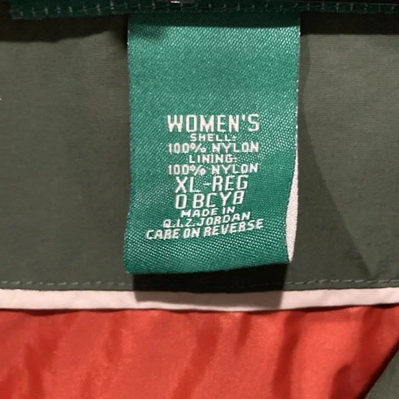 L.L. Bean women’s Green Rain Jacket - Picture 2 of 3